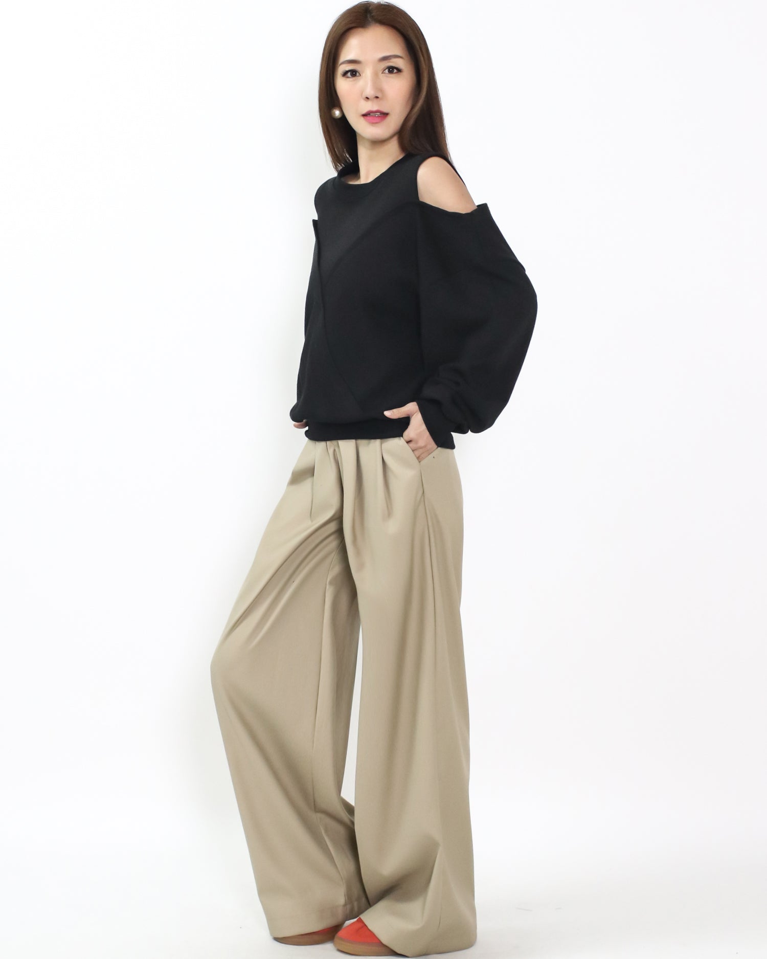 black cutout shoulders sweatshirt *pre-order*