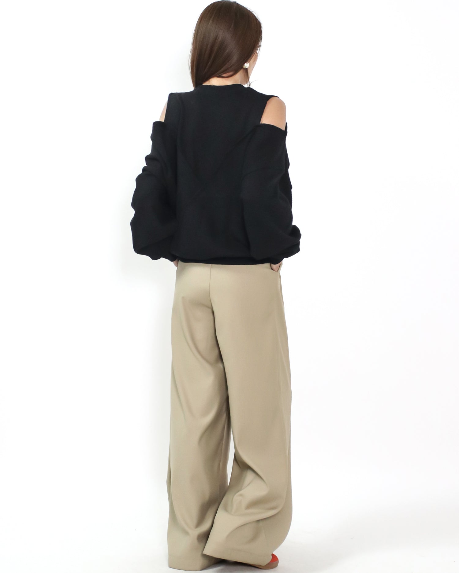 black cutout shoulders sweatshirt *pre-order*