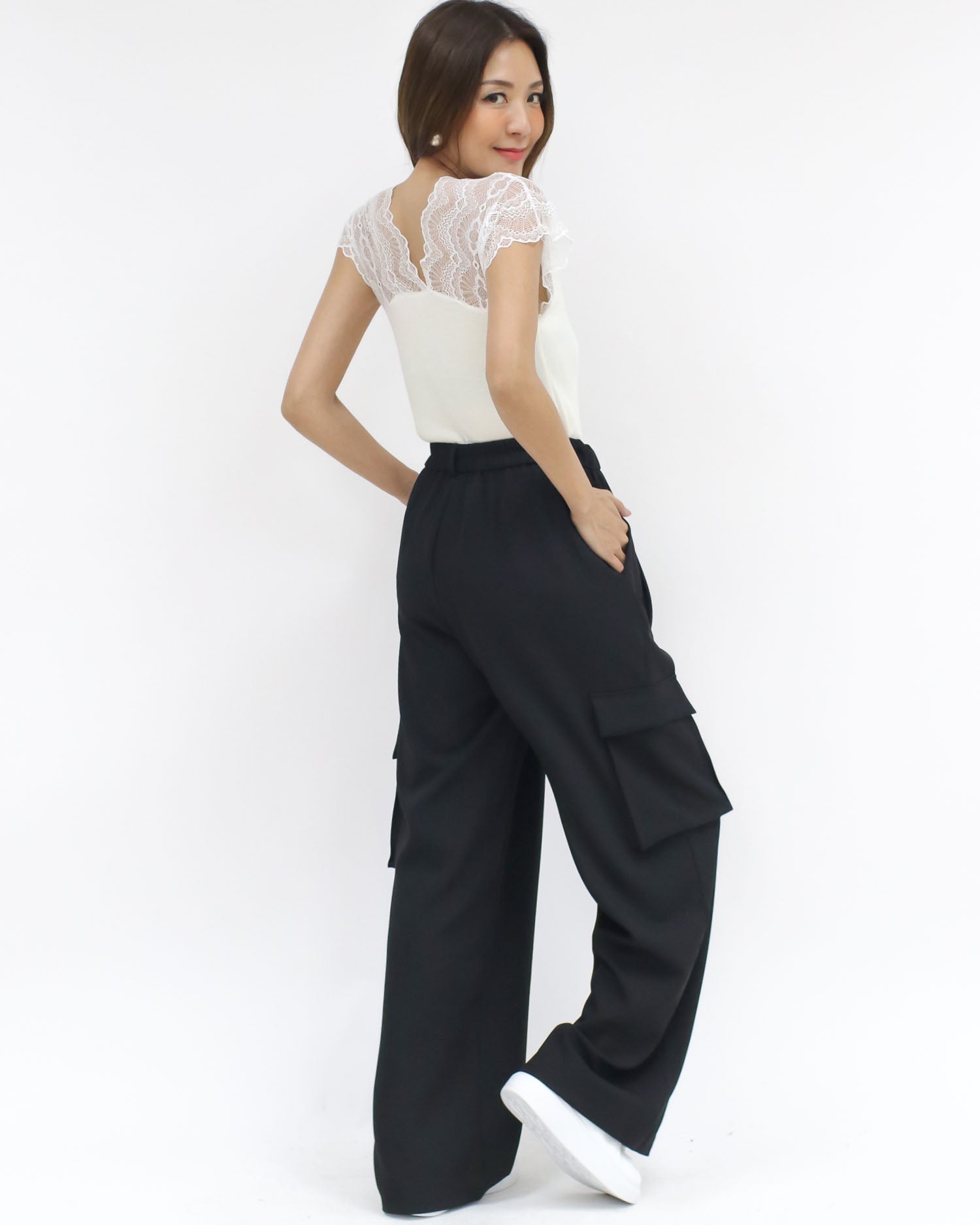 black sides pockets cargo straight legs pants *pre-order*