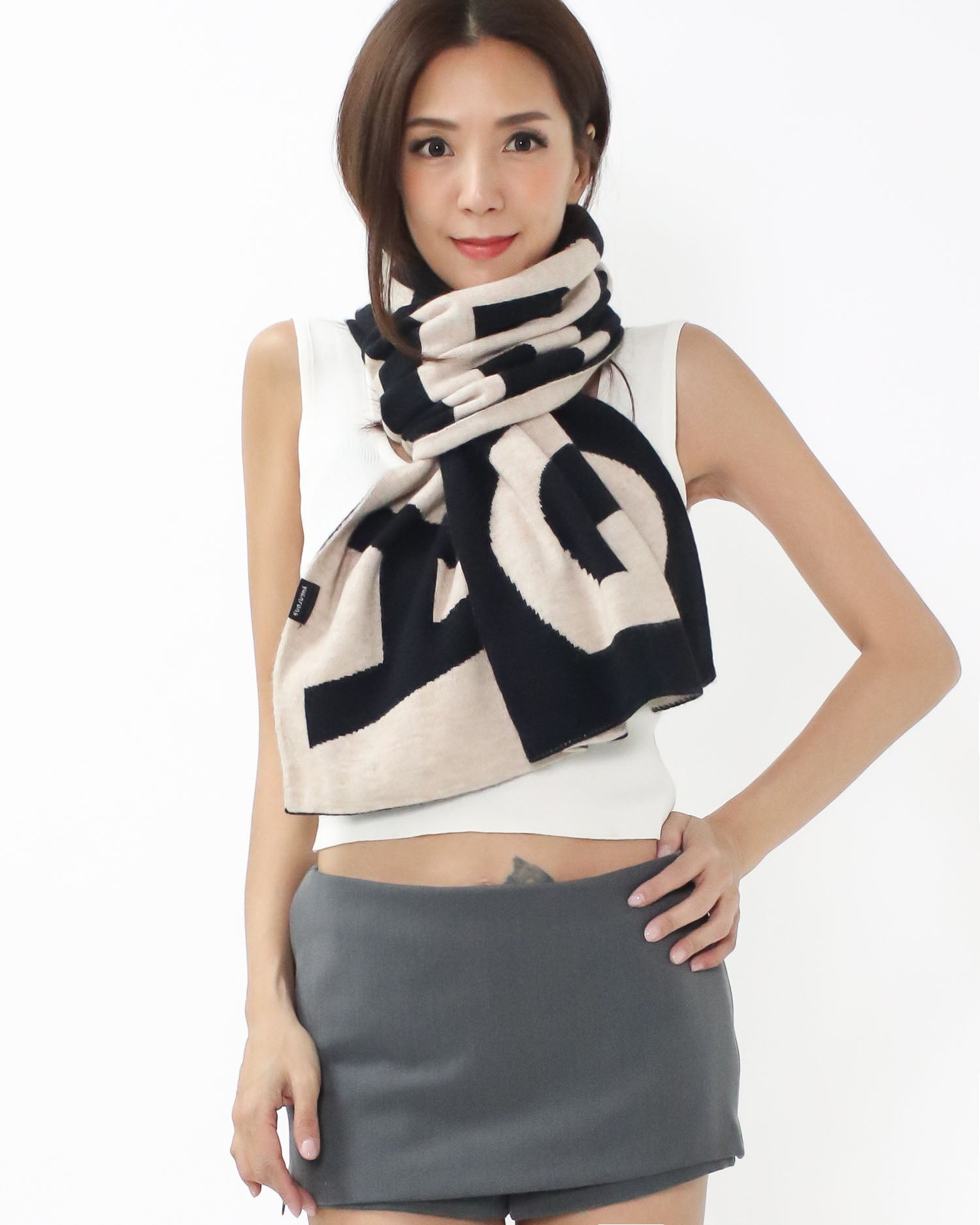 black & ivory letter printed knitted scarf *pre-order*