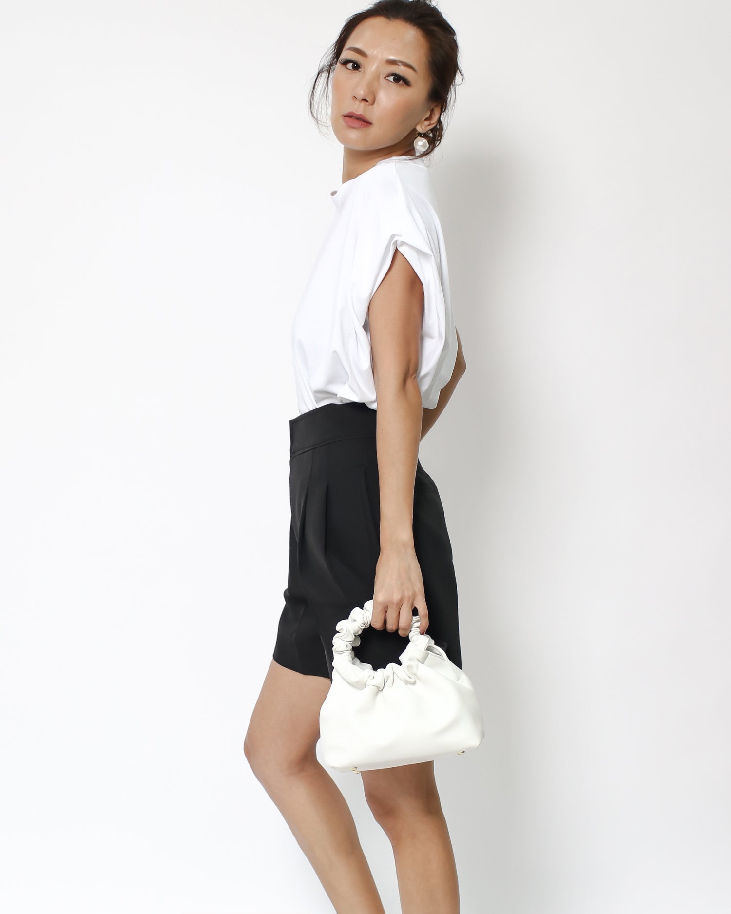 white leather ruched handles bag *pre-order*
