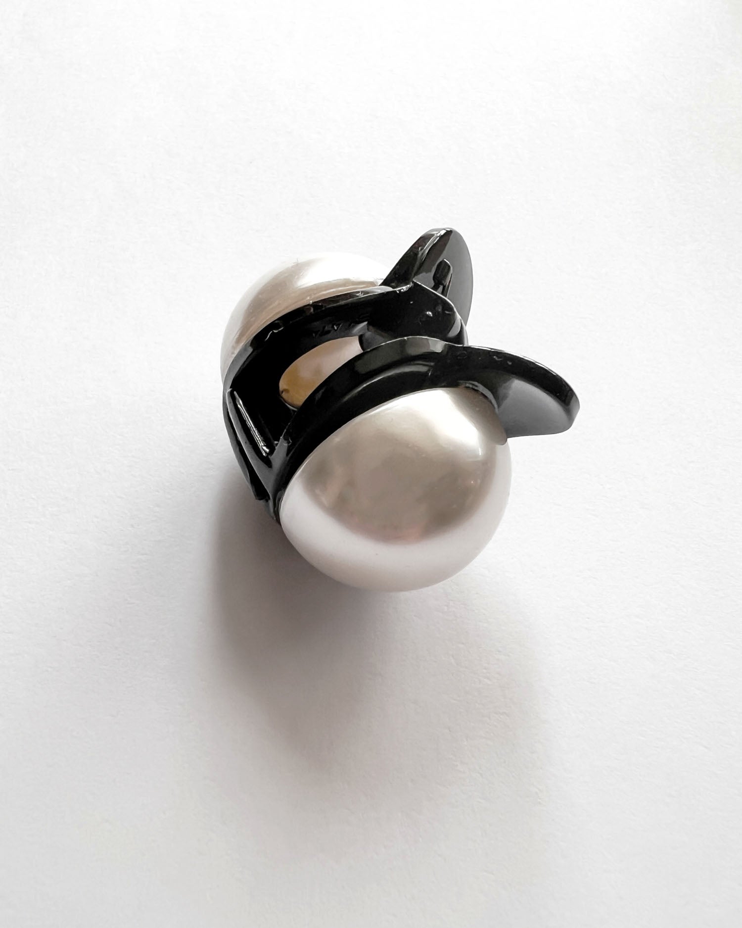black big pearls hair clip claw *pre-order*