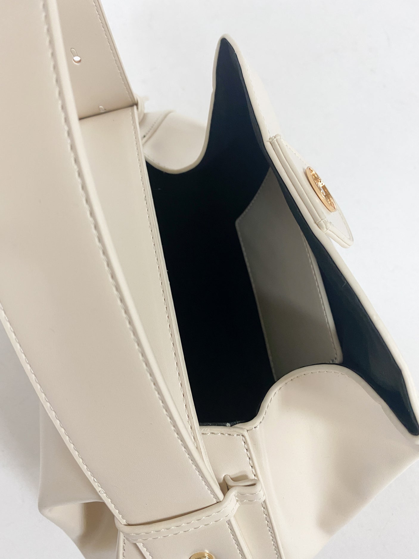 ivory PU leather handle bag *pre-order*