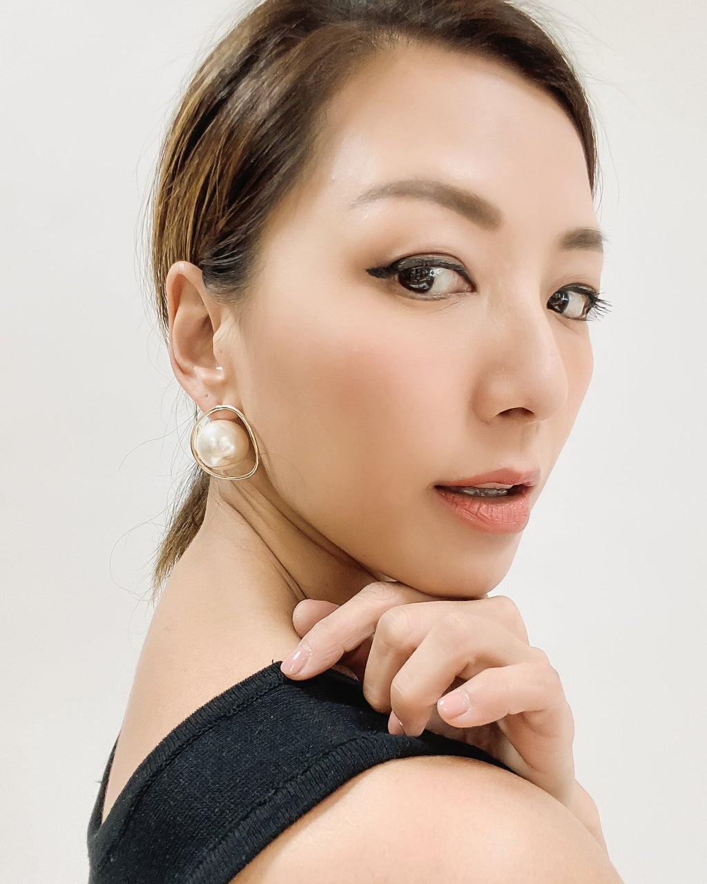 gold round pearls earrings *pre-order*