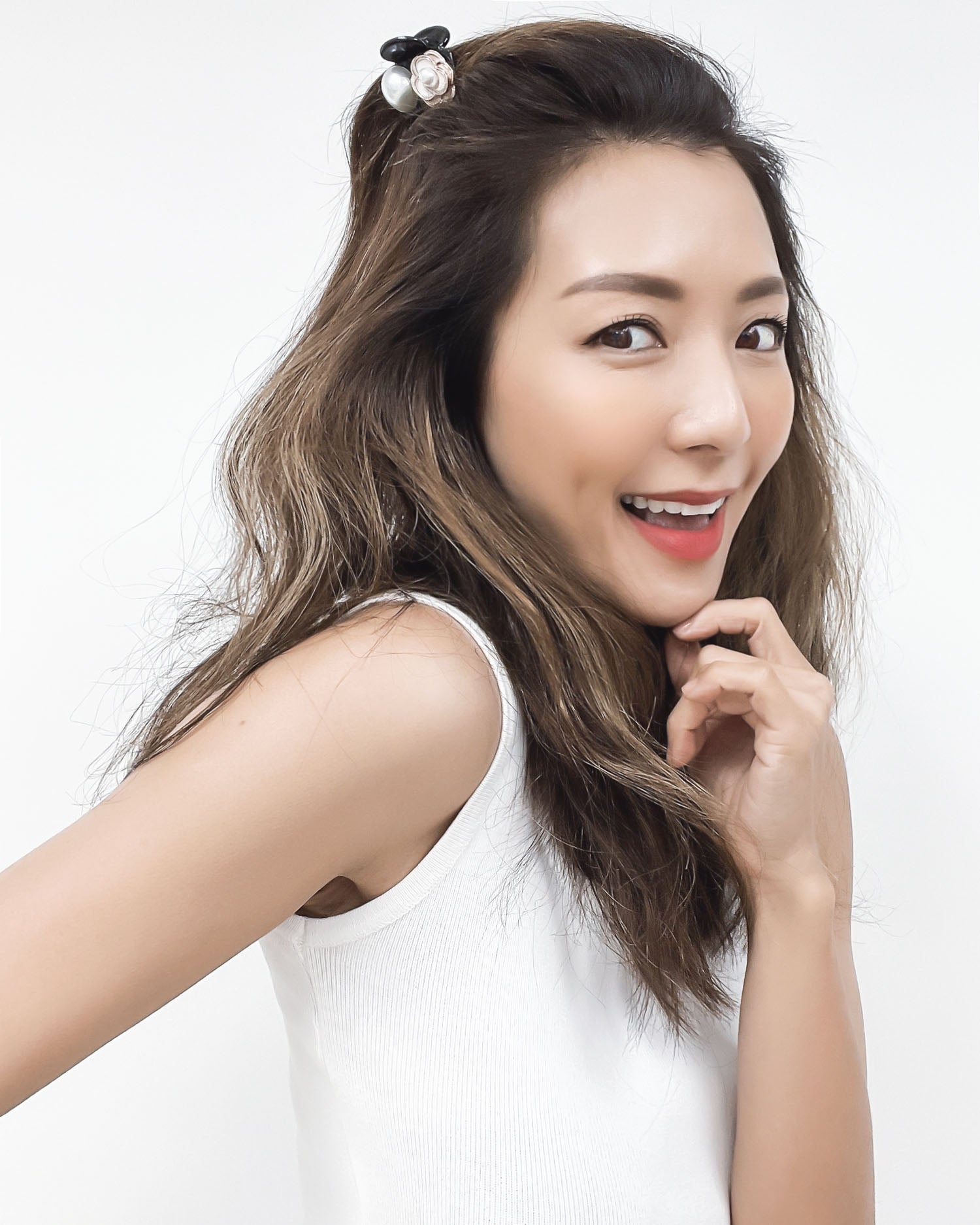 black PVC camilla flowers & pearls hair clips *pre-order*