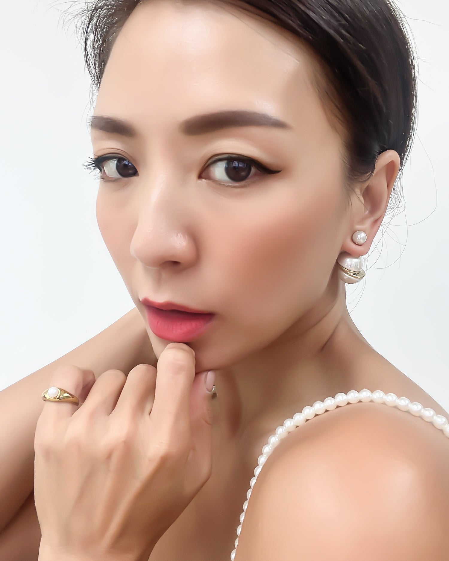 asymmetric pearls earrings *pre-order*