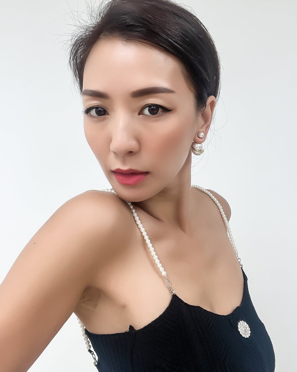 asymmetric pearls earrings *pre-order*