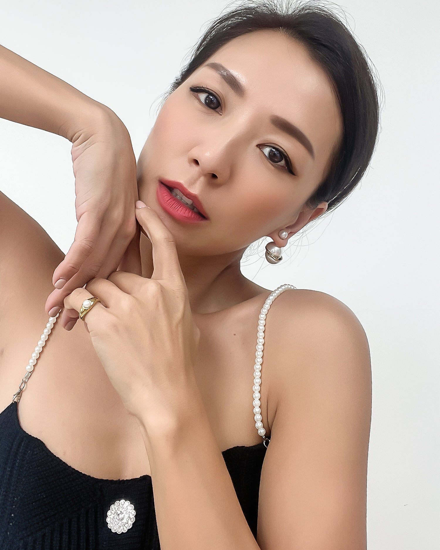 asymmetric pearls earrings *pre-order*