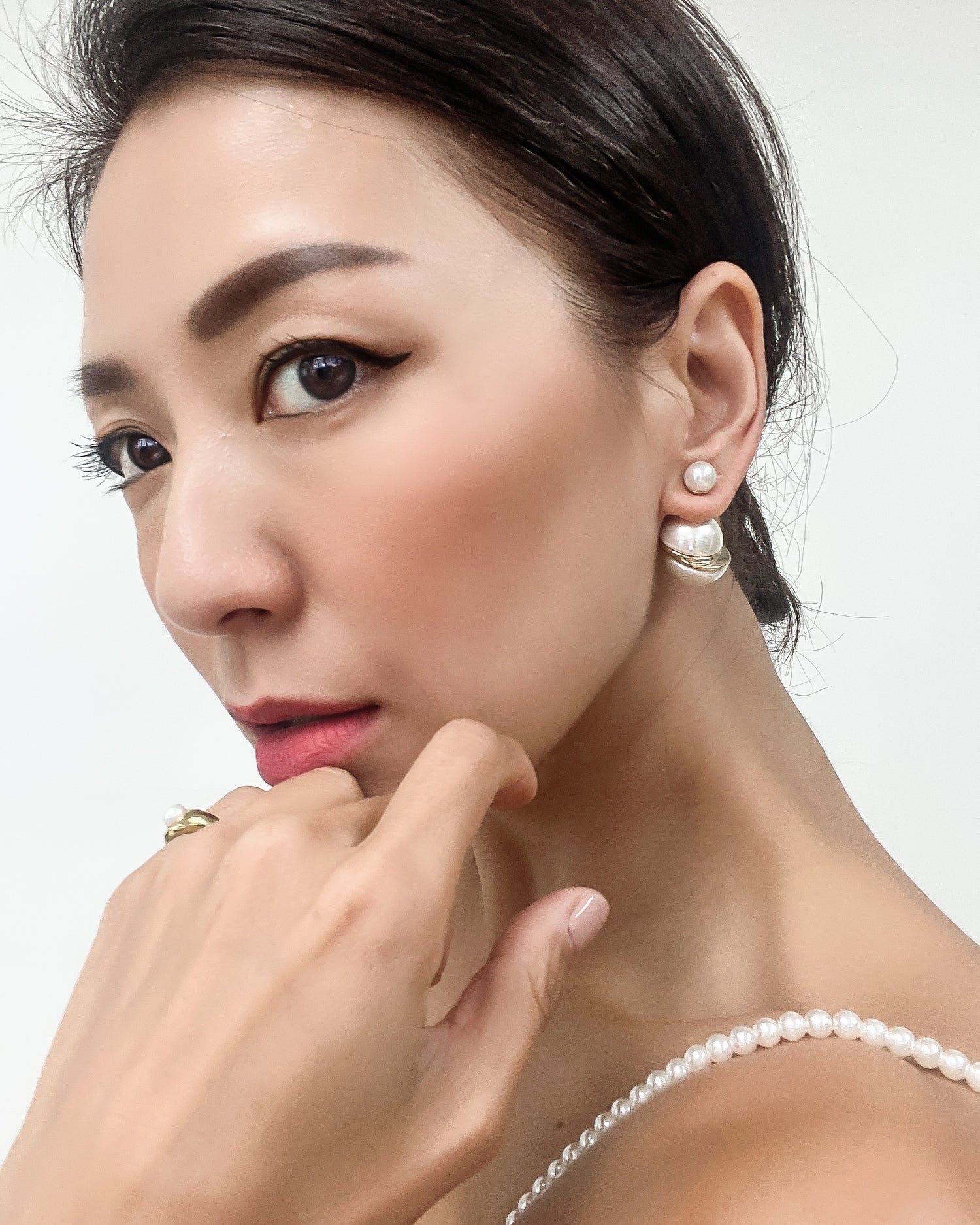 asymmetric pearls earrings *pre-order*