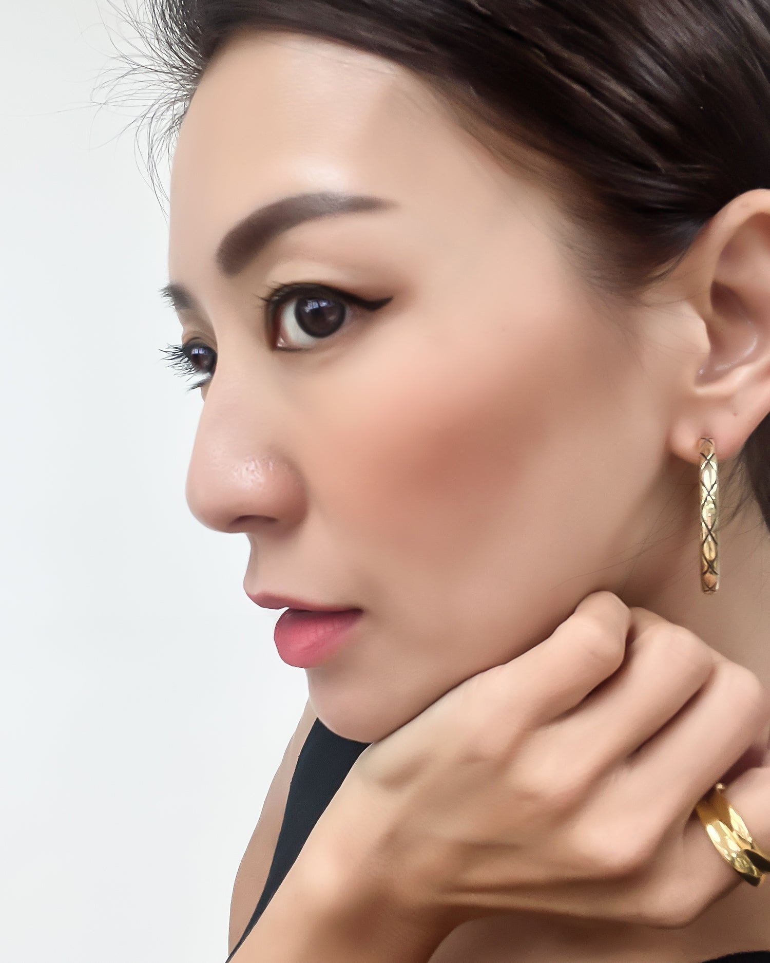 gold quilted diamonds inner hoop earrings *pre-order*