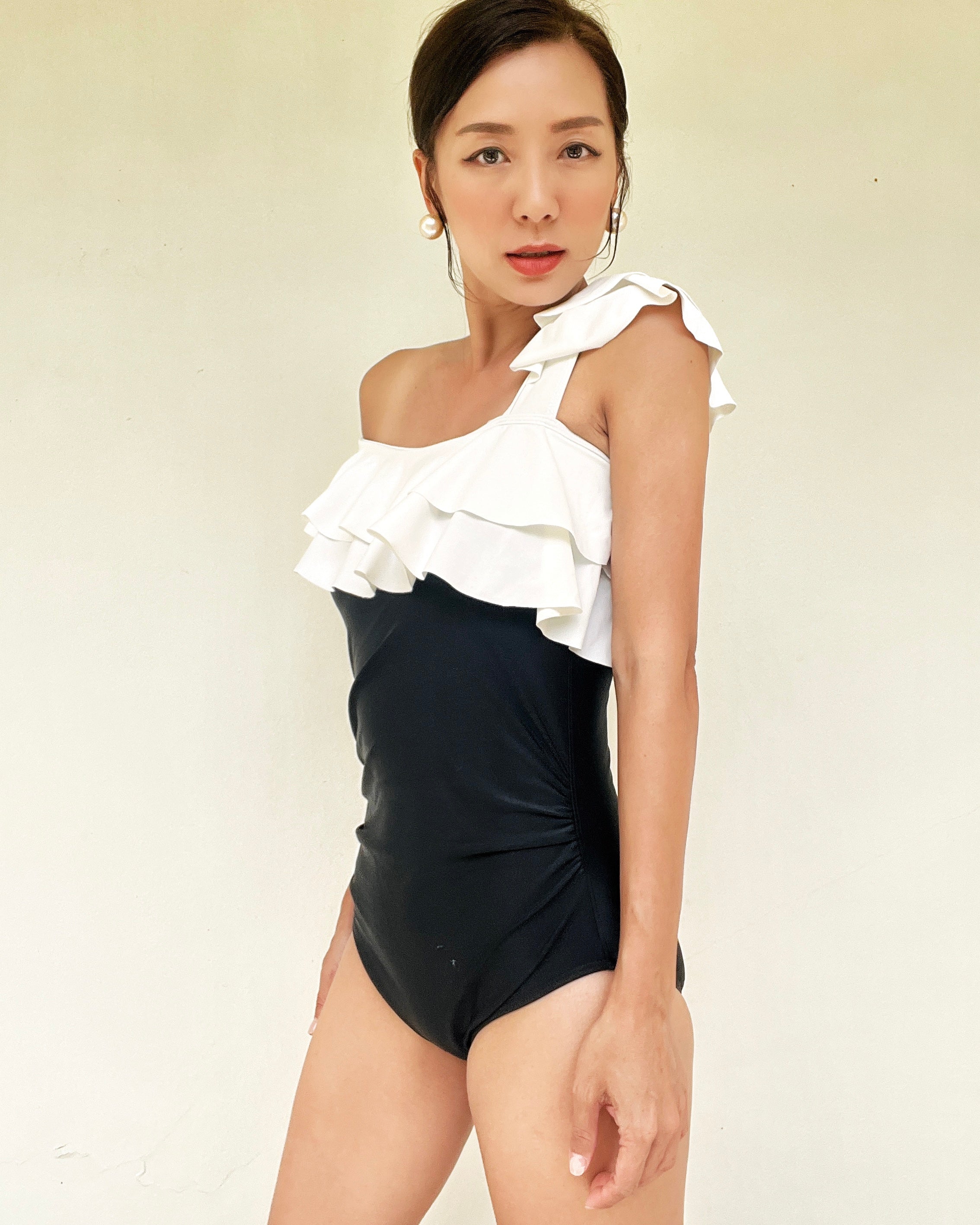 black & Ivory ruffles off shoulder one piece swimwear *pre-order*